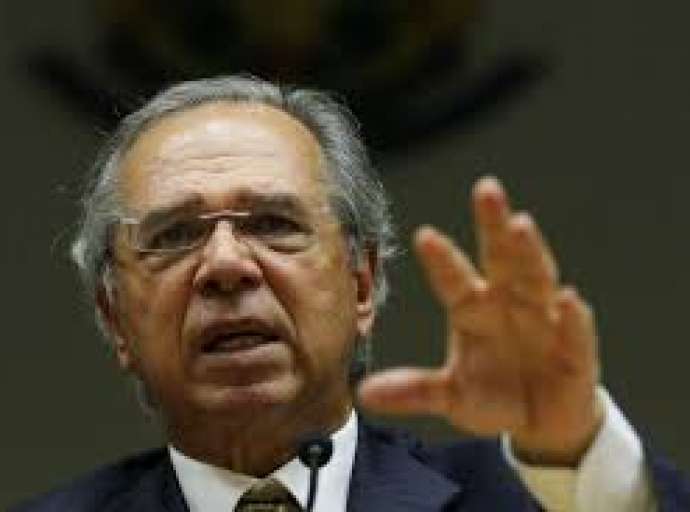 Guedes estuda cortar salário do funcionalismo para amparar desempregados